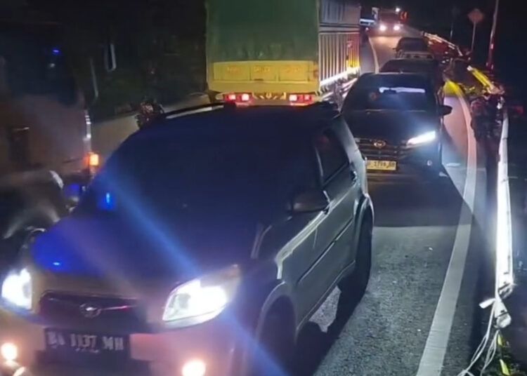 Akses Padang-Bukittinggi via Lembah Anai kembali lancar dan sudah dapat dilalui oleh kendaraan dari kedua arah pada Jumat (31/7/2026) dini hari.