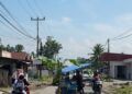 Geram Jalan Rusak Tak Kunjung Diperbaiki, Warga Lima Puluh Kota Tanam Pohon Pisang di Tengah Jalan