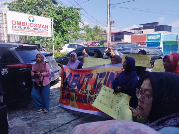 Aliansi Masyarakat Kasang Peduli Lingkungan mendesak Ombudsman RI Perwakilan Sumatera Barat segera mempercepat pemeriksaan atas laporan dugaan maladministrasi dalam penerbitan Izin Usaha Pertambangan (IUP) Operasi Produksi batuan andesit untuk PT Dayan Bumi Artha di Nagari Kasang, Kecamatan Batang Anai, Kabupaten Padang Pariaman. Foto: Qadri/Sumbarkita