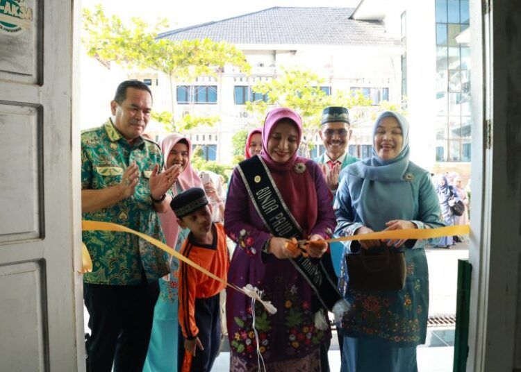 Wali Kota Pariaman Yota Balad bersama Bunda PAUD Kota Pariaman Yosneli Balad meresmikan Sanggar Kegiatan Belajar (SKB) Tempat Penitipan Anak (TPA) Bunda PAUD Kota Pariaman di Balai Kota Pariaman, Jumat (31/7/2026).