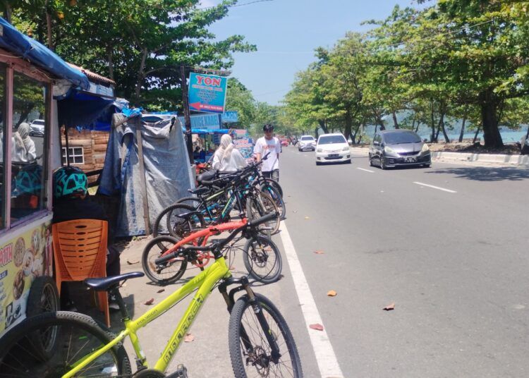 Usaha rental sepeda Zieto Zahari Hendri di Jalan Samudra Nomor 64 A, Purus, atau di sebelah Cafe South By Musi. Foto: Qadri/Sumbarkita