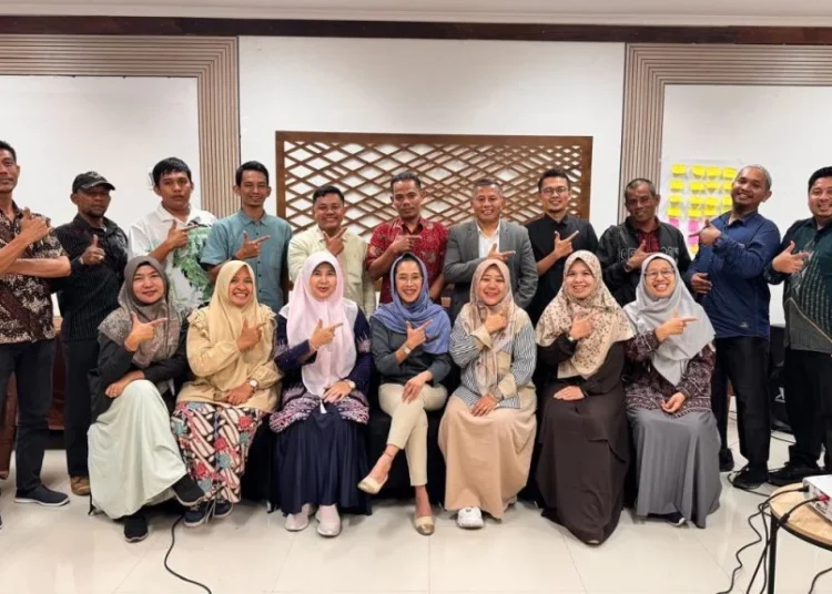 Fakultas Ekonomi dan Bisnis Islam (FEBI) Universitas Islam Negeri (UIN) Imam Bonjol (IB) Padang menggelar sertifikasi kompetensi skema Service Excellence dan Administrasi Perkantoran yang diikuti 18 tenaga kependidikan (tendik) dan dosen pada Sabtu (1/8/2026). Foto: UIN IB Padang