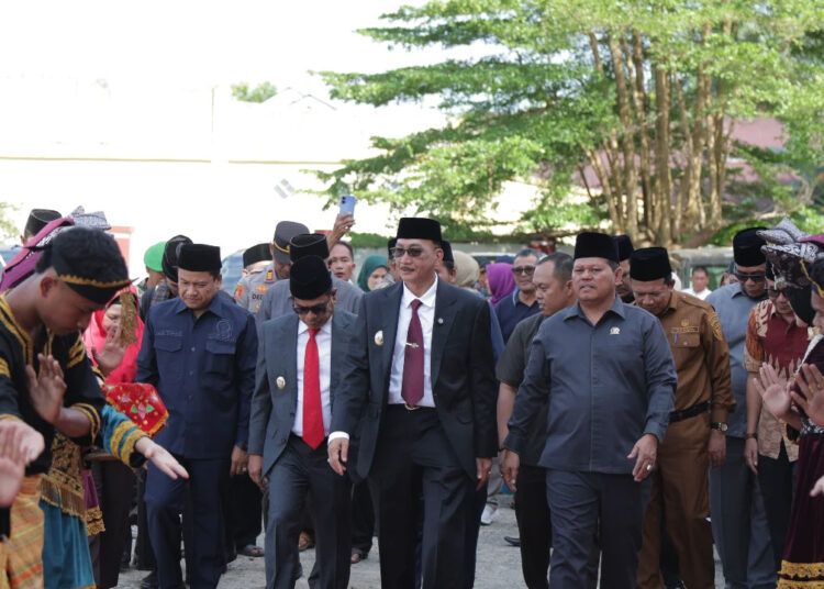 Ketua DPRD Kabupaten Pesisir Selatan, Darmansyah, bersama Bupati Hendra Hendrajoni. Foto: Instagram/@drmansyahh__