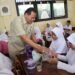 Pemko Pariaman Kenalkan Dunia Perikanan Lewat Pembagian Bibit Ikan Koi kepada Siswa SD