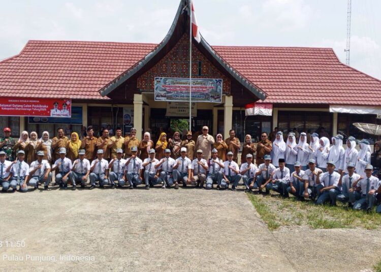 Putra-putri terpilih dari berbagai penjuru Kabupaten Dharmasraya mulai memasuki Pemusatan Pendidikan dan Pelatihan (Pusdiklat) Calon Pasukan Pengibar Bendera Pusaka (Capaska) Kabupaten Dharmasraya Tahun 2026 pada Senin (3/8/2026).