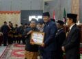 Polisi Gondrong David Wewe Terima Pin Emas dari Pemko Padang