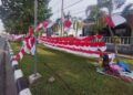 Selalu Bawa 2 Anak Berjualan, Pedagang Bendera di Padang Bertahan di Tengah Sepinya Pembeli