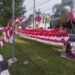 Selalu Bawa 2 Anak Berjualan, Pedagang Bendera di Padang Bertahan di Tengah Sepinya Pembeli