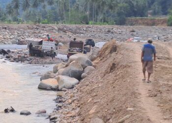Batu Pelindung Tanggul Sungai di Padang Diambil, Warga Khawatirkan Dampak Bencana