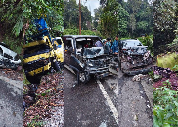 Lima kendaraan terlibat kecelakaan beruntun di Jalan Lurah Barangin, Kenagarian Ganggo Mudiak, Kecamatan Bonjol, Kabupaten Pasaman, Sumatera Barat, pada Minggu (2/8/2026) sekitar pukul 17.15 WIB.