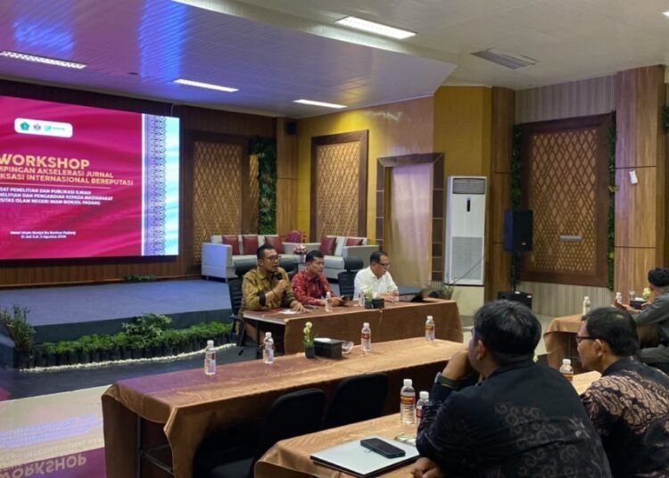 Lembaga Penelitian dan Pengabdian kepada Masyarakat (LP2M) Universitas Islam Negeri (UIN) Imam Bonjol Padang menggelar Workshop Pendampingan Akselerasi Jurnal Menuju Indeksasi Internasional Bereputasi pada Jumat hingga Minggu, 31 Juli–2 Agustus 2026, di Hotel Imam Bonjol by Benhas, Padang.
