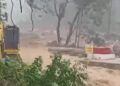 Video: Sungai Meluap di Padang, Pelajar Dikabarkan Terjebak