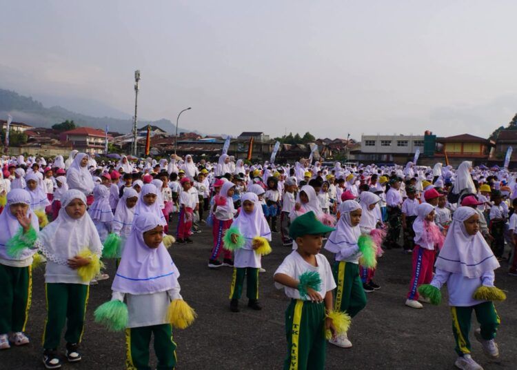 Ribuan anak PAUD, TK, dan SD meriahkan Peringatan Hari Anak Nasional (HAN) di Kota Padang Panjang yang digelar di Lapangan Bancalaweh, Senin (3/8/2026).
