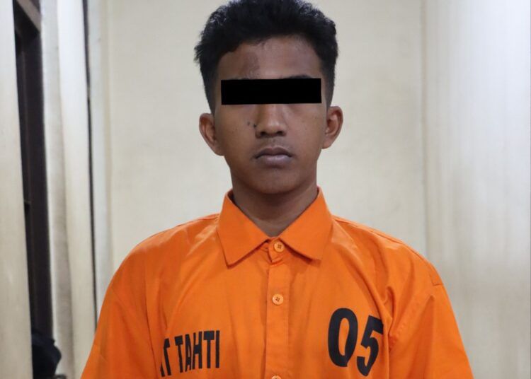 Polisi menangkap pria berinisial AF (25) di rumahnya di Kenagarian Koto Baru Simalanggang, Kecamatan Payakumbuh, Kabupaten Lima Puluh Kota, Sumatera Barat, pada Sabtu (1/8/2026) sekitar pukul 05.30 WIB karena diduga mencuri iPhone garin dan kotak amal masjid. Foto: Polres Payakumbuh
