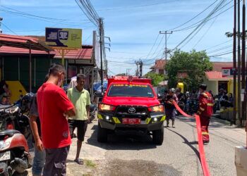 Api Melalap Minimarket di Padang, 10 Bangunan Nyaris Hangus
