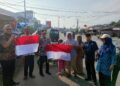 Pemerintah Kabupaten (Pemkab) Dharmasraya membagikan 500 Bendera Merah Putih kepada warga di Jalan Lintas Sumatera Kilometer 1 Pulau Punjung, Kamis (6/8/2026).