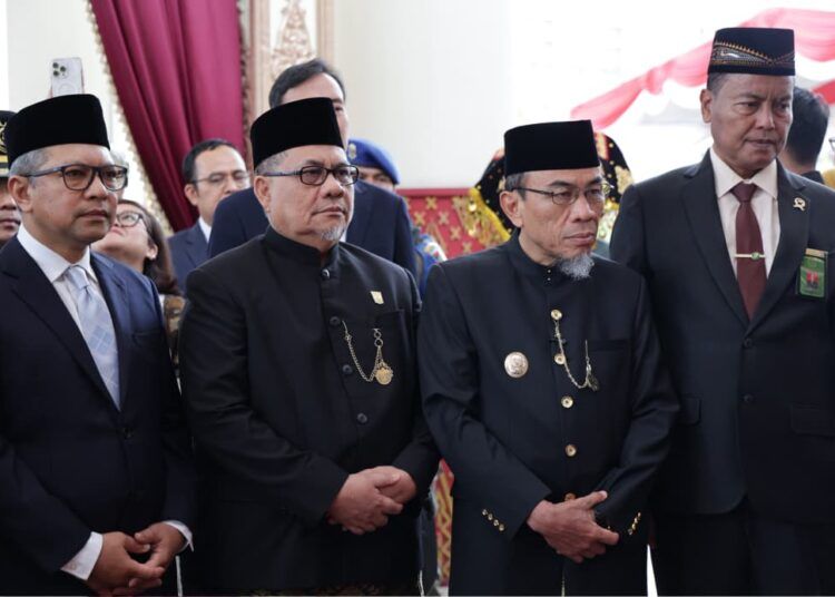 Ketua DPRD Provinsi Sumatera Barat Muhidi menyampaikan pandangan dalam Rapat Paripurna Istimewa Hari Jadi ke-357 Kota Padang di Gedung DPRD Kota Padang, Jumat (7/8/2026).