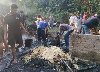 Diduga Kompor Lupa Dimatikan, Rumah Warga di Pesisir Selatan Hangus Dilalap Api