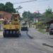 Belasan Tahun Rusak, Jalan Sungai Rumbai Timur–Blok D Sitiung II Dharmasraya Mulai Diaspal