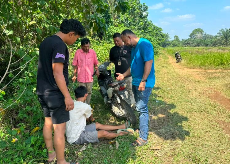 Polisi menangkap seorang terduga pengedar sabu-sabu di Jorong Lawai, Nagari Sitiung, Kecamatan Sitiung, Dharmasraya, pada Jumat (7/8/2026) siang. Foto: Polres Dharmasraya