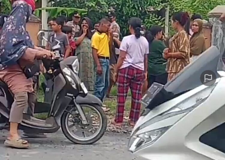 Tangkap layar siaran langsung TikTok yang memperlihatkan lokasi penemuan mayat pria di kawasan Perumahan PPI, Pasir Jambak, Kota Padang, Minggu (9/8/2026).