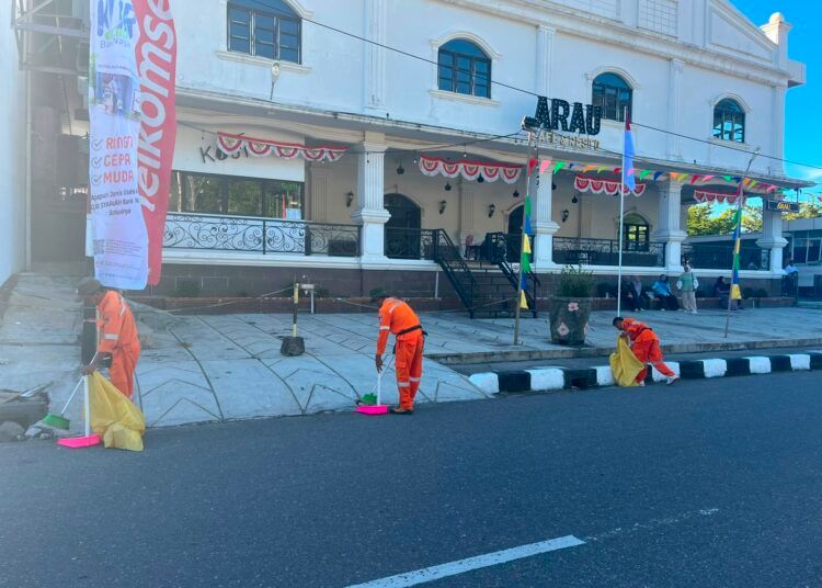 Pemerintah Kota (Pemko) Padang menyiagakan 438 personel operasional untuk menjaga kebersihan selama rangkaian Hari Jadi Kota (HJK) Padang ke-357 yang berlangsung di 10 venue utama dan pendukung.