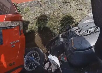 Video: Kecelakaan di Jalan Lintas Padang-Bukittinggi, Dua Kendaraan Masuk Selokan