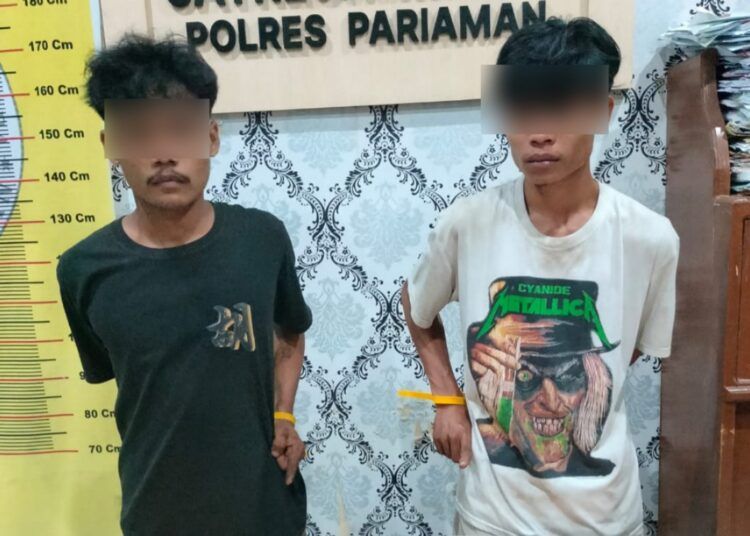 Dua pria yang ditangkap polisi dalam penggerebekan sebuah pondok di kawasan Ladang Rimbo, Nagari Sungai Sirah Kuranji Hulu, Kecamatan Sungai Geringging, Kabupaten Padang Pariaman, Sumatera Barat, pada Minggu (9/8/2026) sekitar pukul 01.30 WIB. Foto: Polres Pariaman