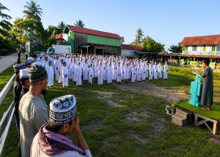 Santri Pondok Pesantren Kanzul Ulum di Pasie Nan Tigo, Kecamatan Koto Tangah, Kota Padang.