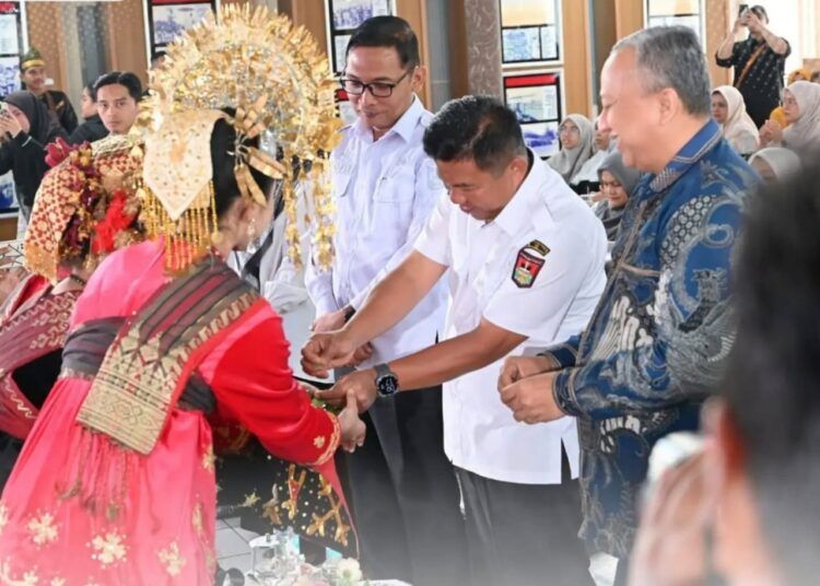 Sekretaris Daerah Kota Bukittinggi Rismal Hadi membuka pelatihan dan pendampingan TIK bagi pelaku UMKM di Istana Bung Hatta, Rabu (12/8/2026).