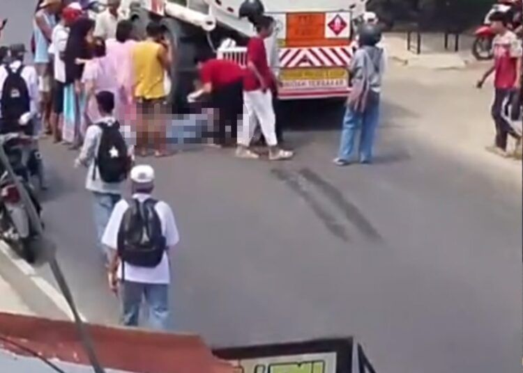 Kecelakaan lalu lintas terjadi di Jalan Bandes, kawasan Rimbo Panjang, Nagari Punggasan, Kecamatan Linggo Sari Baganti, Kabupaten Pesisir Selatan, Sumatera Barat, Jumat (14/8/2026).