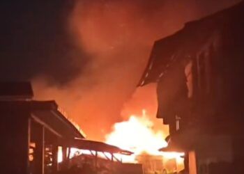 Video: Kebakaran Hebat Landa Payakumbuh, Asap Hitam Membubung Tinggi