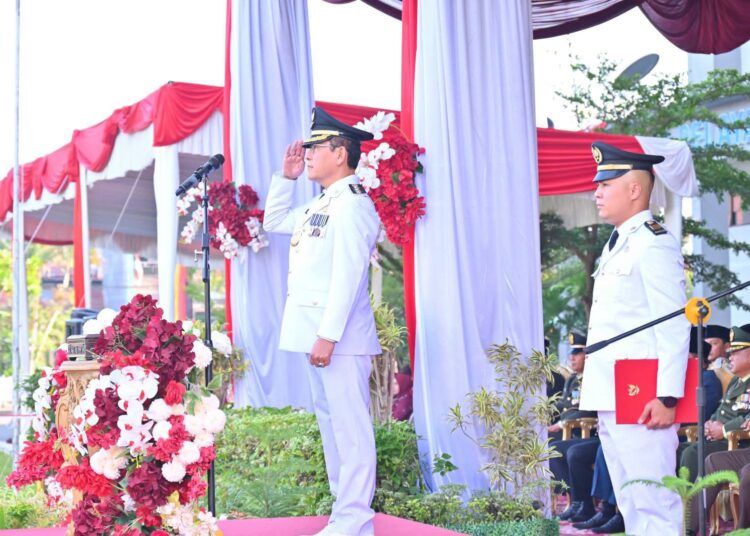 Wali Kota Payakumbuh, Zulmaeta, bertindak sebagai inspektur upacara peringatan HUT ke-81 Kemerdekaan Republik Indonesia di halaman Balai Kota Payakumbuh, Senin (17/8/2026) pagi.