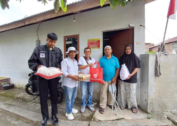 Pemerintah Kota (Pemko) Padang Panjang menyalurkan bantuan permakanan dan sandang kepada 219 Keluarga Penerima Manfaat (KPM) yang terdiri atas penyandang disabilitas, anak terlantar, dan lanjut usia terlantar.