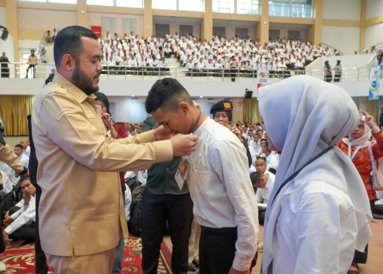 Wali Kota Padang Fadly Amran membuka PKKMB Politeknik Negeri Padang Tahun Akademik 2026/2027 di Gedung PKM PNP, Selasa (18/8/2026).