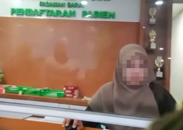 Tangkap layar video keluhan keluarga pasien mengenai pelayanan administrasi Rumah Sakit Islam (RSI) Ibnu Sina Simpang Empat, Kabupaten Pasaman Barat