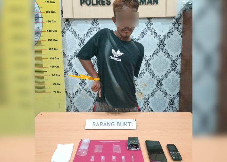 Polisi menangkap pria inisial RA (42) di rumahnya di Naras Hilir, Kecamatan Pariaman Utara, Kota Pariaman, Sumatera Barat, pada Jumat (21/8/2026) sekitar pukul 00.15 WIB. Foto: Polres Pariaman
