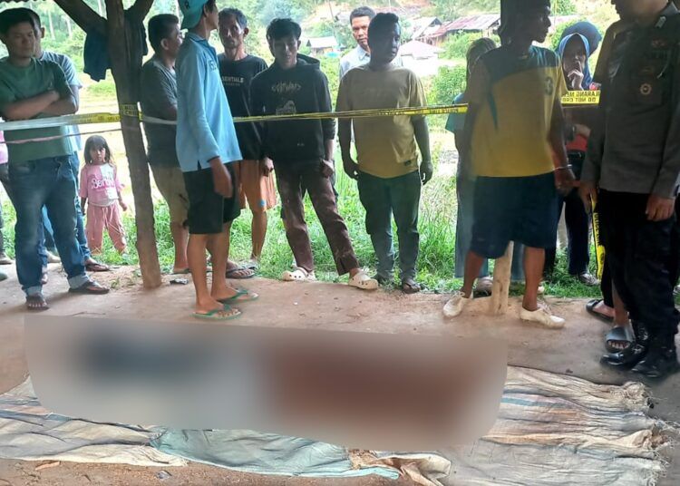 Warga di Ladang Laweh, Nagari Rambatan, Kecamatan Rambatan, Tanah Datar, Sumatera Barat, dikejutkan dengan penemuan seorang pria berusia sekitar 60 tahun tewas dalam kondisi tergantung di pabrik pembuatan batu bata pada Senin (24/8/2026) sore.