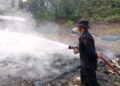 Api Hanguskan Gudang Barang Bekas di Sijunjung, Asap Hitam Pekat Membubung Tinggi