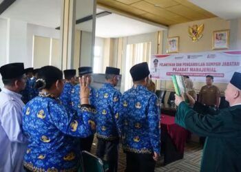 Wakil Bupati Dharmasraya Melantik 13 Pejabat