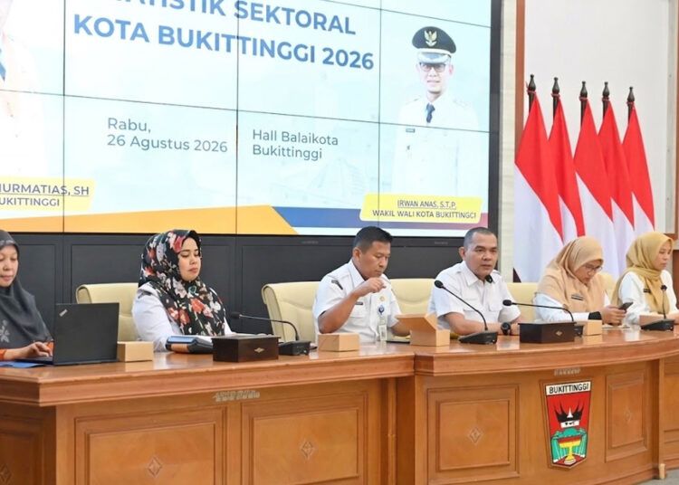 Pemerintah Kota (Pemko) Bukittinggi bersama Badan Pusat Statistik (BPS) menggelar Bimbingan Teknis (Bimtek) Statistik Sektoral 2026 di Aula Balai Kota Bukittinggi, Rabu (26/8/2026).
