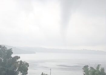 Angin Puting Beliung Terlihat di Danau Atas Solok, Warga Rekam dari Kejauhan
