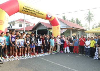 Ratusan Pelari Ramaikan Nan Caredek Marathon 10K Chapter 2 di Pariaman