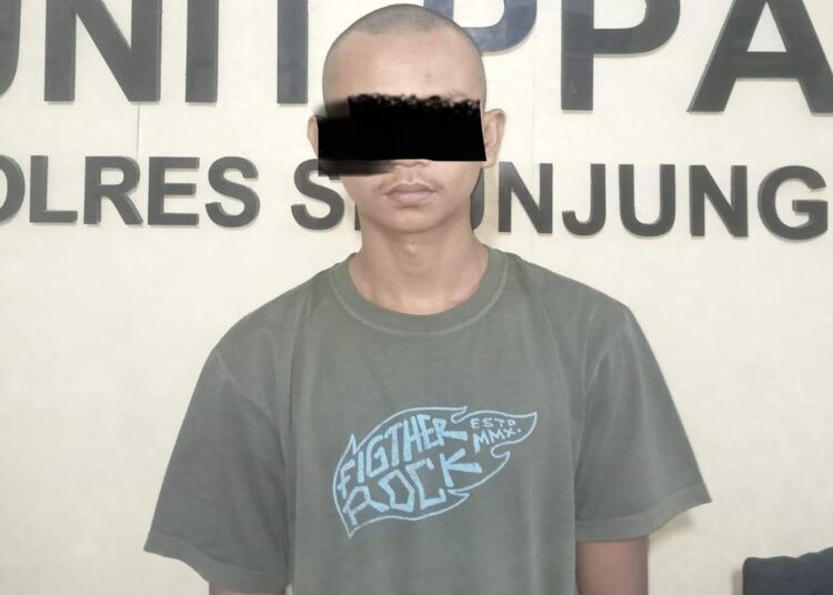 Polisi menangkap seorang pemuda di sebuah rumah di Jorong Kapalo Koto, Nagari Padang Sibusuk, Kecamatan Sijunjung, Sijunjung, Sumatera Barat, pada Sabtu (29/8/2026) sekitar pukul 19.30 WIB karena diduga mencabuli seorang siswi SMP. Foto: Polres Sijunjung