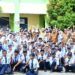 Serahkan Seragam Sekolah Gratis, Wako Padang: Pendidikan Tak Boleh Terkendala karena Keterbatasan Ekonomi