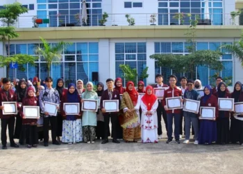 UIN Imam Bonjol Padang Sematkan Satyalancana Karya Satya dan Apresiasi 123 Prestasi Mahasiswa