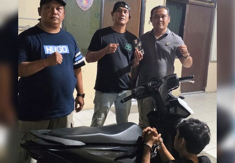 Polisi menangkap seorang pemuda di belakang Transmart, Jalan Berok Belanti, Kelurahan Gunung Pangilun, Kecamatan Padang Utara, Padang, Sumatera Barat, pada Sabtu (22/8/2026) sekitar pukul 20.00 WIB karena diduga mencuri sepeda motor dan ponsel. Foto: Polsek Padang Utara