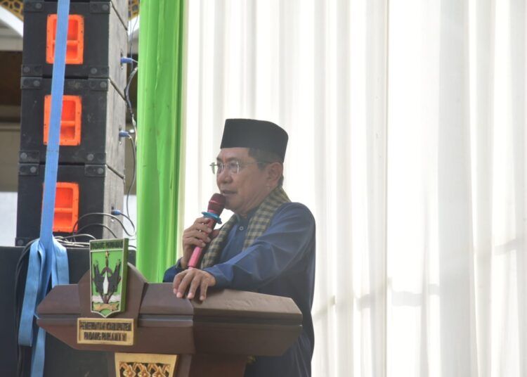 Bupati Padang Pariaman, John Kenedy Azis, membuka rangkaian Mauluik Gadang di halaman Masjid Raya Ali Mukhni, Ibu Kota Kabupaten (IKK) Parit Malintang, Minggu (23/8/2026).
