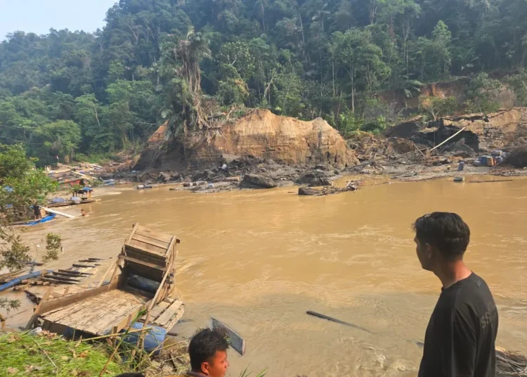 Penampakan lokasi tambang ilegal di aliran Sungai Kuantan di perbatasan Nagari Silokek dan Nagari Muaro, Kecamatan Sijunjung. Foto: Ist