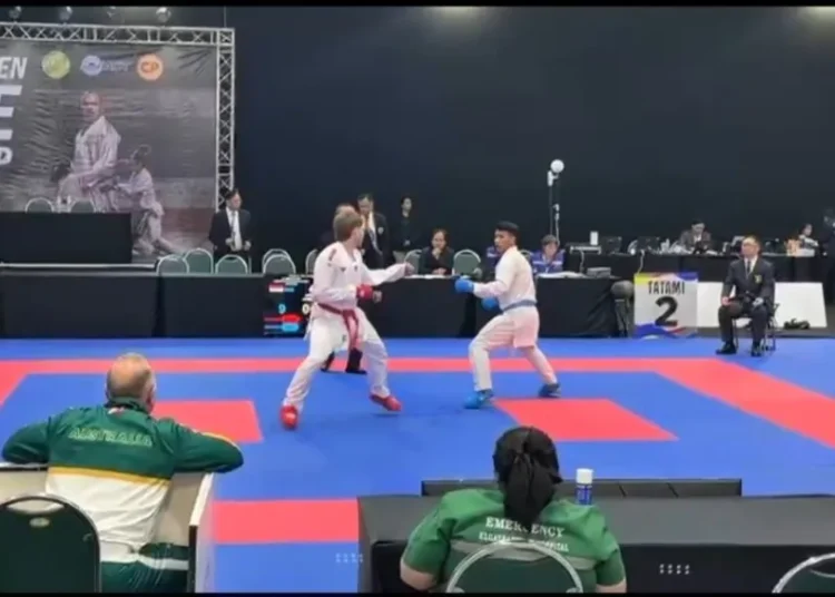 Bripda Farhan Al Amin, personel Satuan Brigade Mobil (Satbrimob) Polda Sumatera Barat,saat bertanding pada ajang Thailand Open Karate Championship 2026 di Thailand, Jumat (14/8/2026).